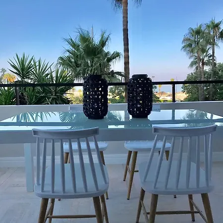 Apartamento Luxury House 110 M2 On The Beach, Pool, Parking